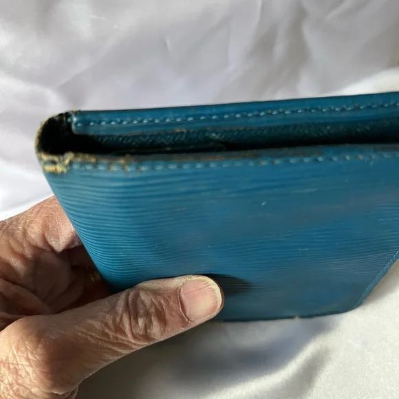 Louis Vuitton Teal Epi Textured Wallet - Picture 11 of 13